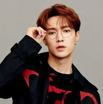 Lay Zhang